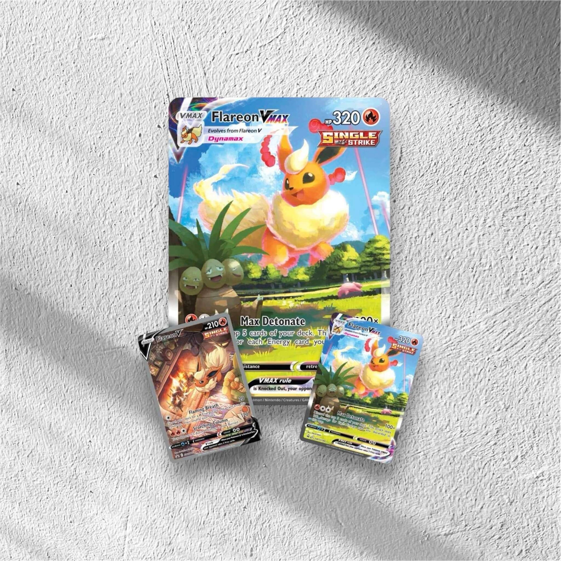 Pokémon TCG: Flareon VMAX Premium Collection - WolfCards